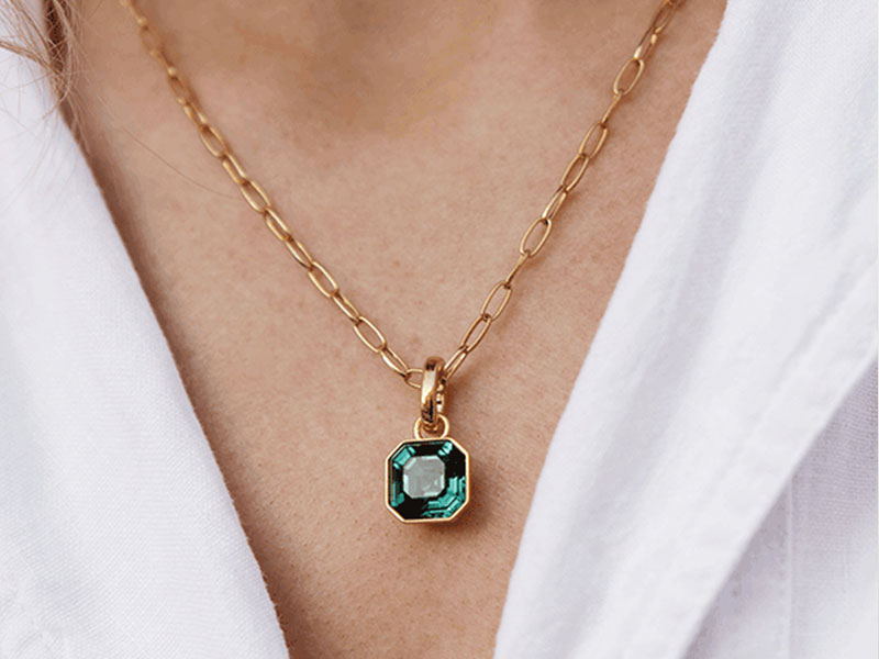 wearing-emerald-mix-necklace-myjewellerystory-blog