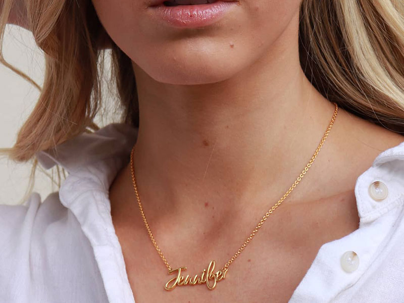 wearing-personalised-cursive-calligraphy-carrie-name-necklace-myjewellerystory-blog-2